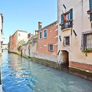 San Barnaba On The Canal Apartment Venedig