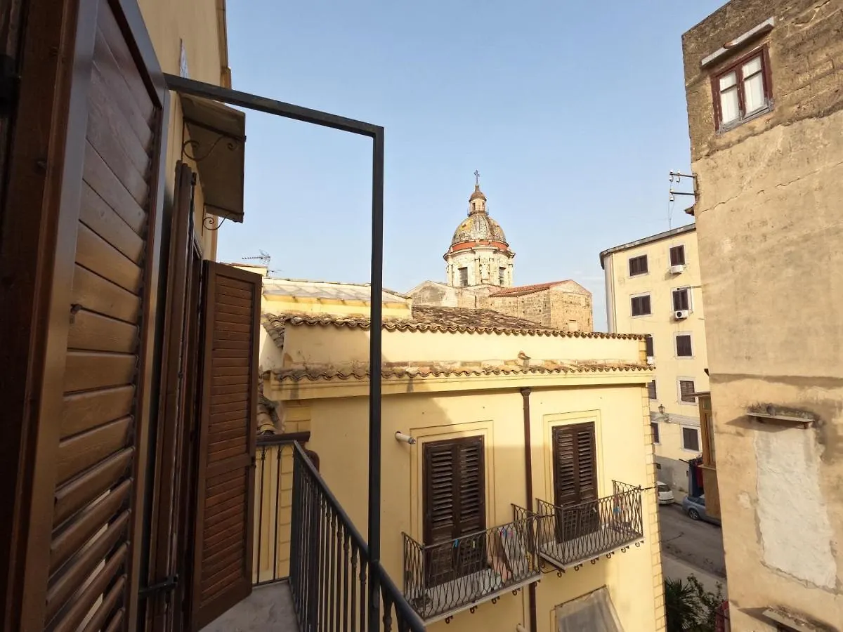 Suite Franziska Lift & Ac A Ballaro Palermo 0*,